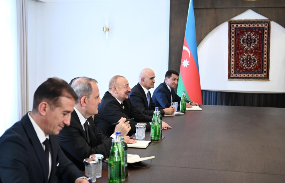 İlham Əliyevlə Pezeşkianın görüşü oldu -FOTO (YENİLƏNİB)